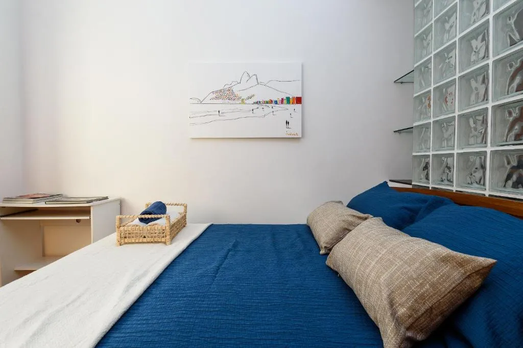Omar do Rio - BI 1005 Studio Moderno, Internet 240mbps, WorkStation, na melhor localização de Copacabana, próximo ao Baixo Copa, 03 minutos andando da Praia de Copacabana e do Metrô Cantagalo, Rio De Janeiro, Brazil