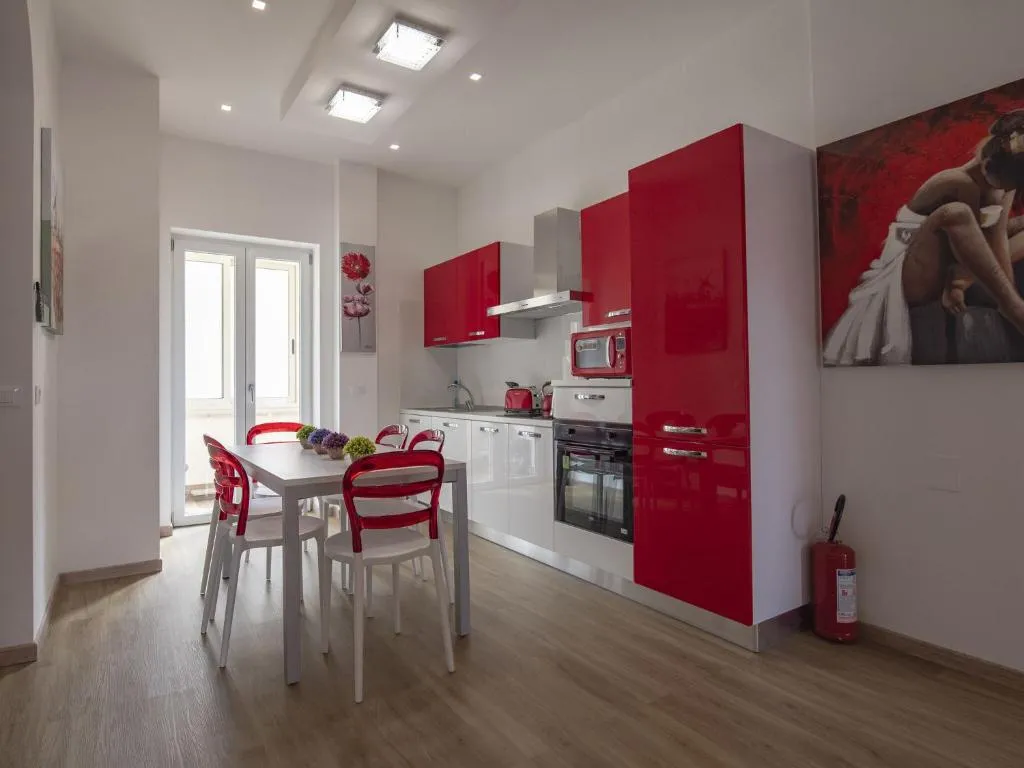 Appealing Apartment in Rome near Colosseum, Roma, Italia