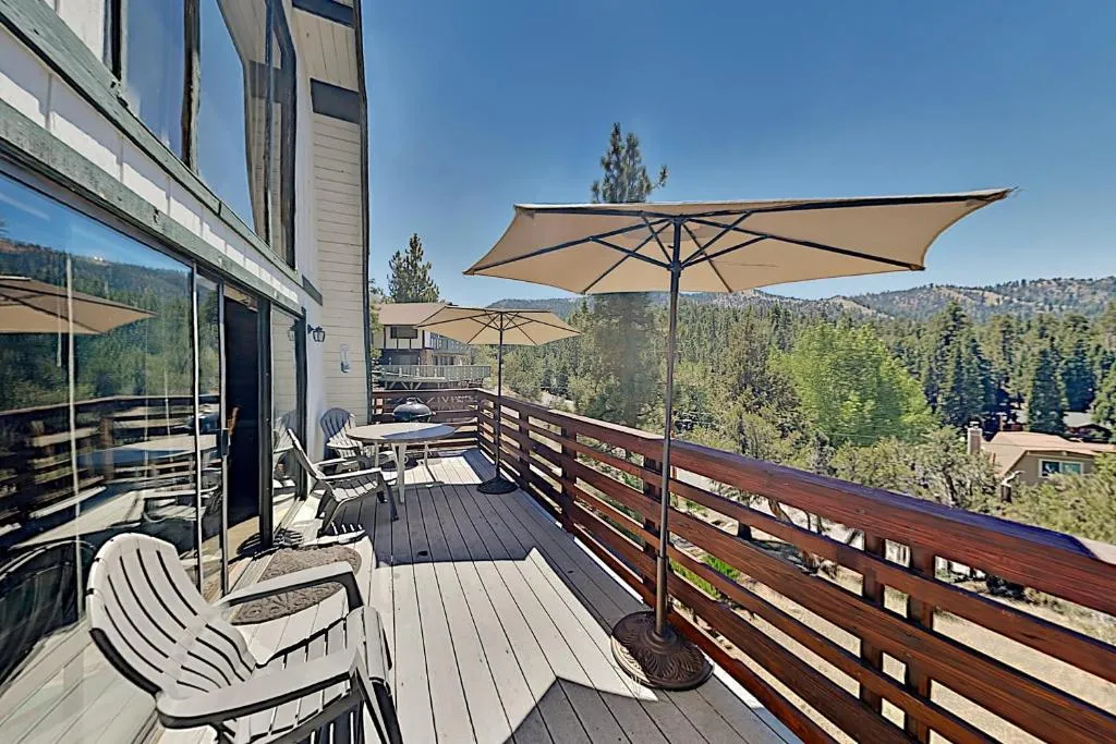 All-Season Home - Large Deck & Bear Mountain Views home, Big Bear Lake, Statele Unite ale Americii