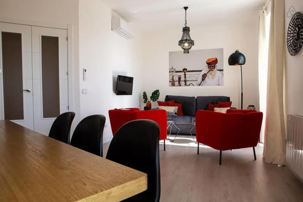Sophisticated 3Bed with Balcony 2min to tube, Madrid, Spania