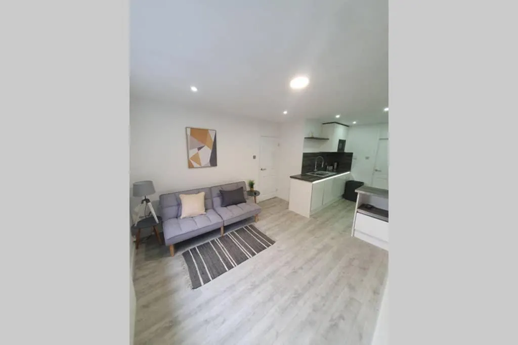 Entire Apartment! 2 double beds, sleeps upto 4, Birmingham, United Kingdom