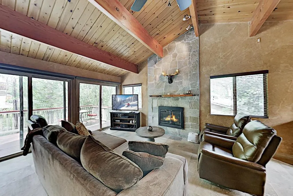 Moonridge Getaway with Hot Tub, Near Bear Mountain home, Big Bear Lake, Statele Unite ale Americii