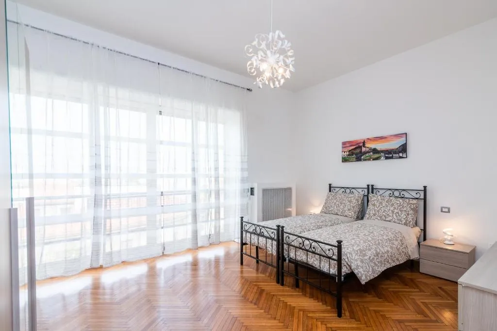 Vittoria 3, Milano, Italia