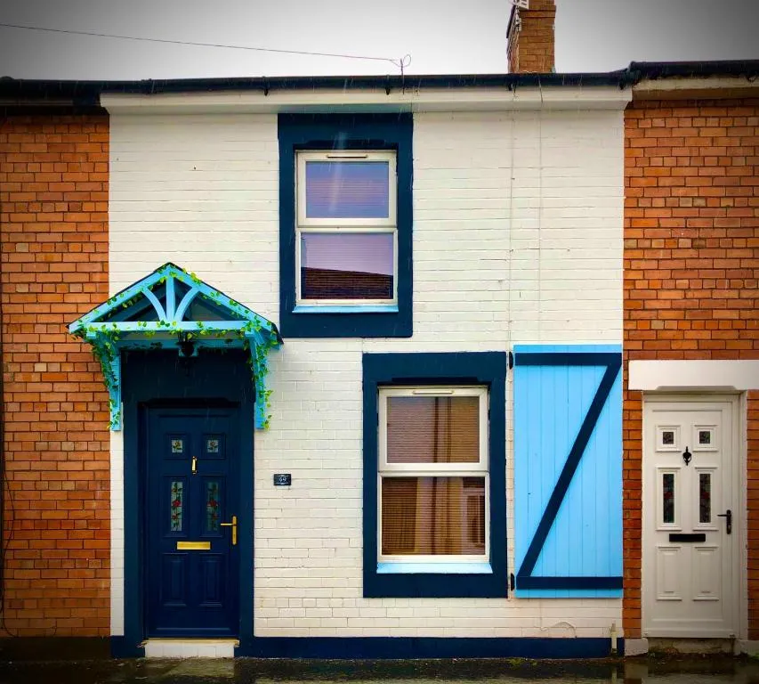 Victoria Titanic retreat, a 1910 workers cottage, Belfast, Marea Britanie