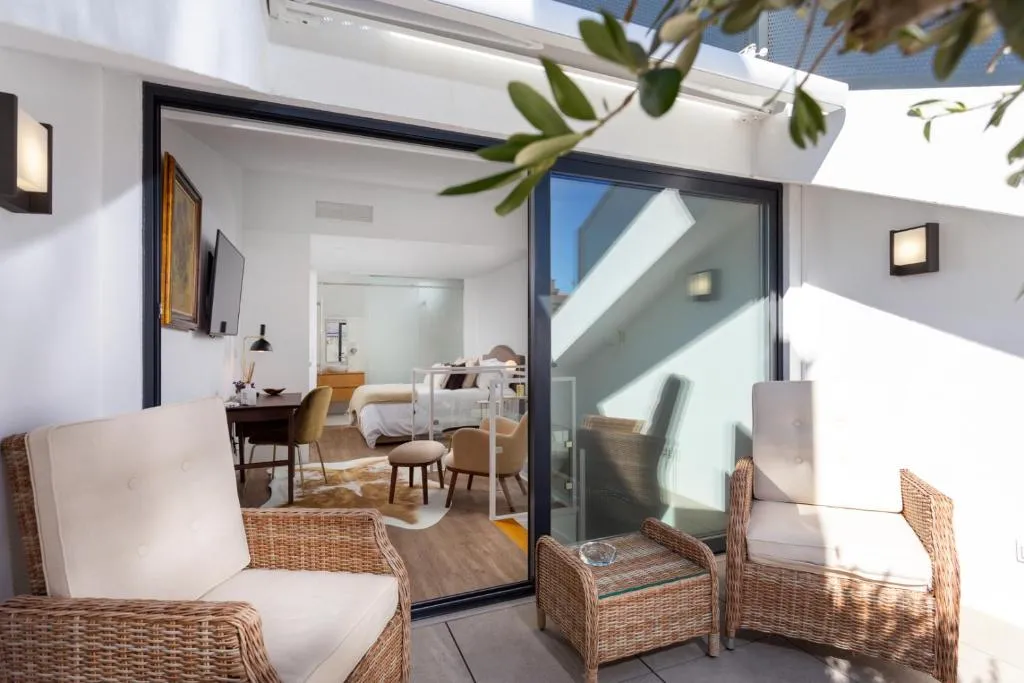STUPENDO- Tree Rooms -Suite with Terrace -Center -Air conditioning -Free Park, Lisabona, Portugalia