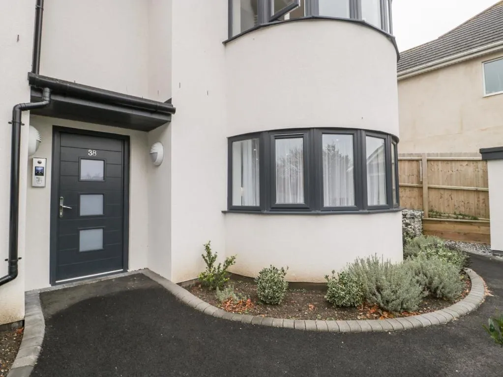 Flat 2, 38 Preston Road, Abbotsbury, United Kingdom