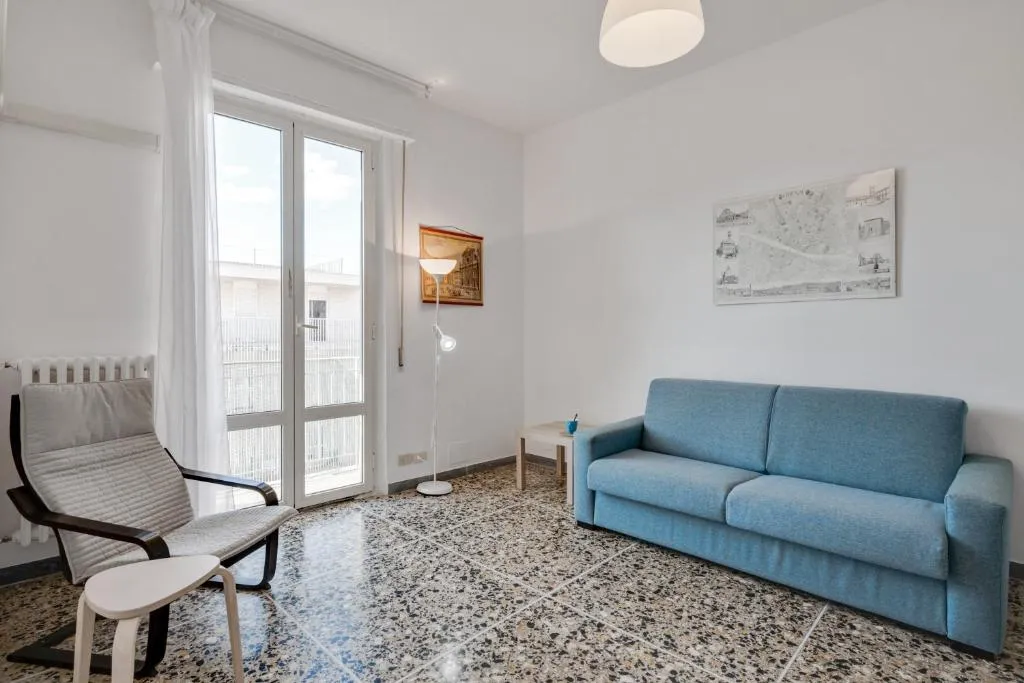 Lulli Cozy Apartment with Balcony, Florența, Italia