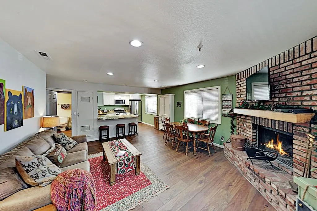 All-Season Escape - Mins to Slopes, Lake & Dining condo, Big Bear Lake, Statele Unite ale Americii