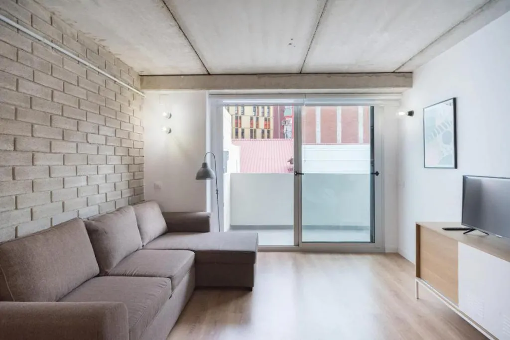 Bright and Modern 3 Bedroom Apartment Close to Barcelona, Barcelona, Spain