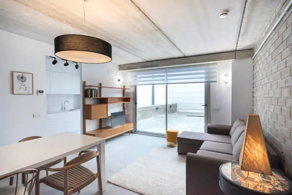 Bright and Modern 2 Bedroom Apartment, Barcelona, Spain