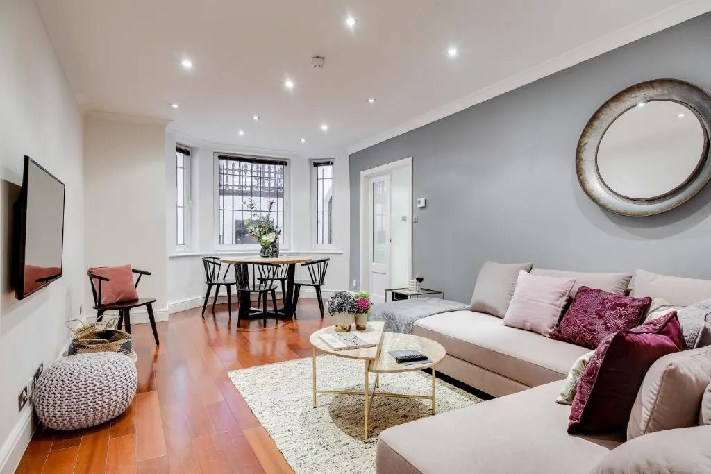 The Earl's Court Retreat - Modern & Central 2BDR with Garden, London, United Kingdom