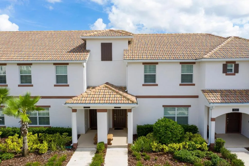 Stunning Four Bedroom w/ Screened Pool Close to Disney 1559, Davenport, United States