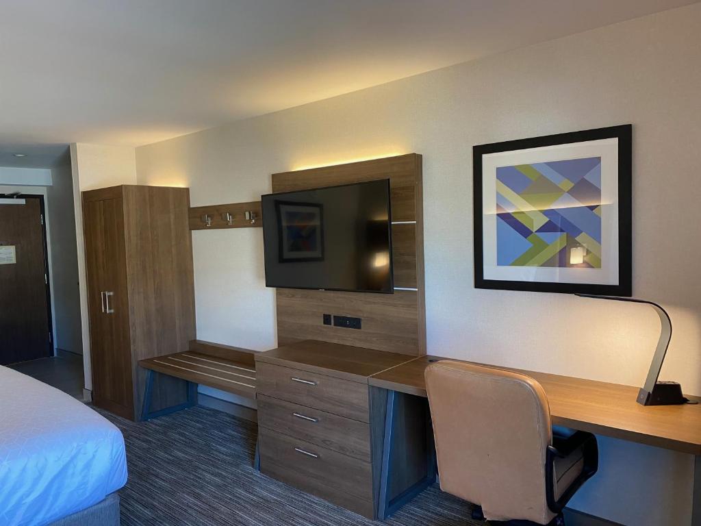 Holiday Inn Express & Suites Chatsworth, an IHG Hotel