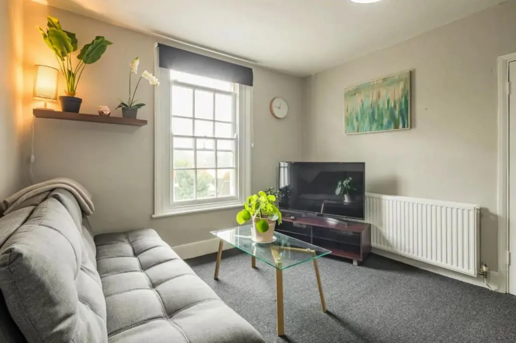 Spacious 3 Bedroom Flat With Off-Road Parking, Cambourne, United Kingdom