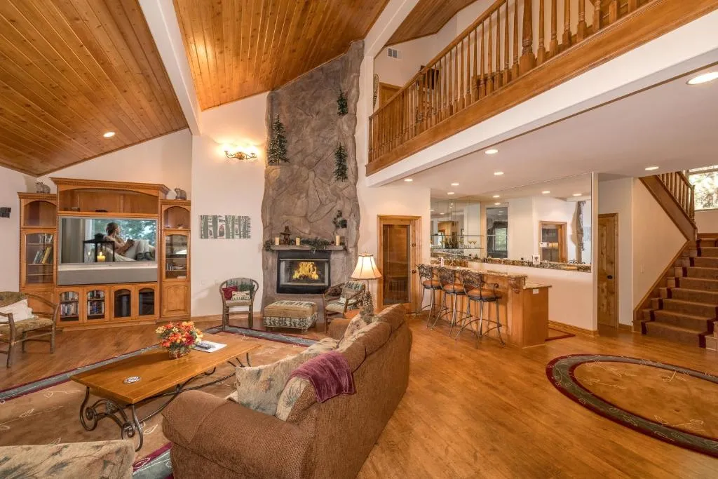 Camp Winterset - Walking distance to Summit Mountain and your own private Spa!, Big Bear Lake, Statele Unite ale Americii