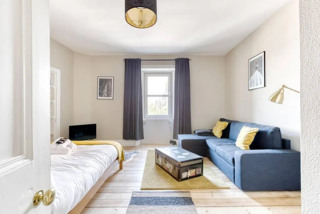 Bright and Cosy West End Quarters, Edinburgh, United Kingdom