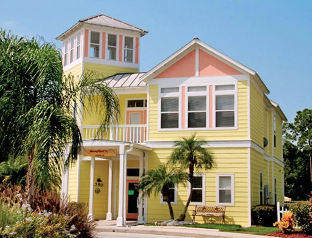 Kissimmee Resort Apartments Nestled Beside a Serene Lake, Orlando (FL), United States