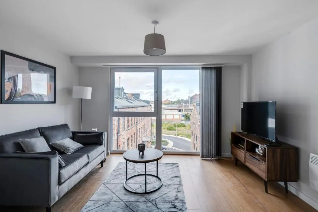Spacious 1 Bedroom Apartment in a Converted Mill, Leeds, Marea Britanie