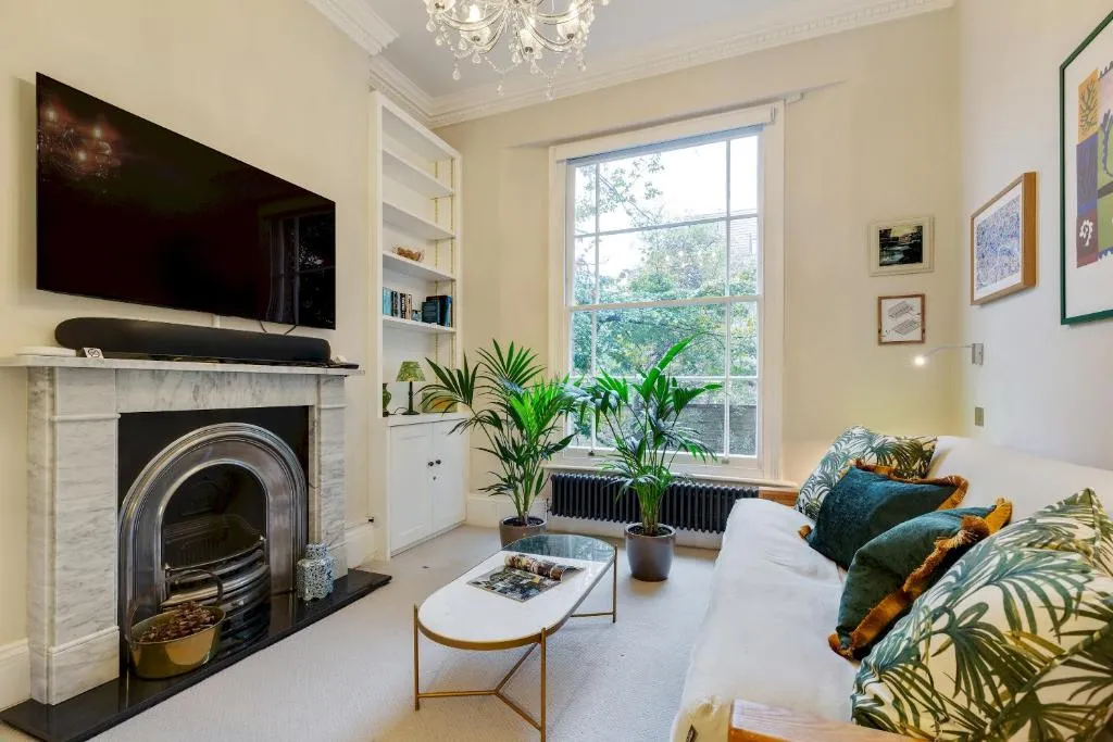 Bright Camberwell Georgian Apartment, London, United Kingdom