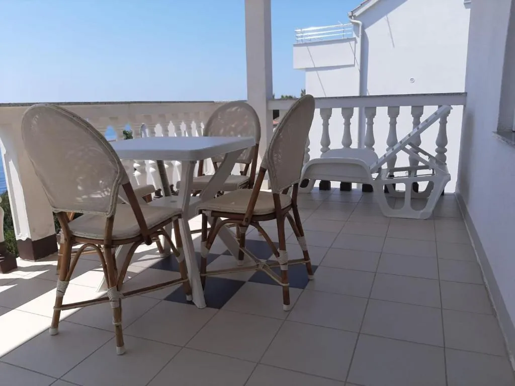 Sea-View Apartment in Okrug Gornji near Trogir Centre, Trogir, Croaţia