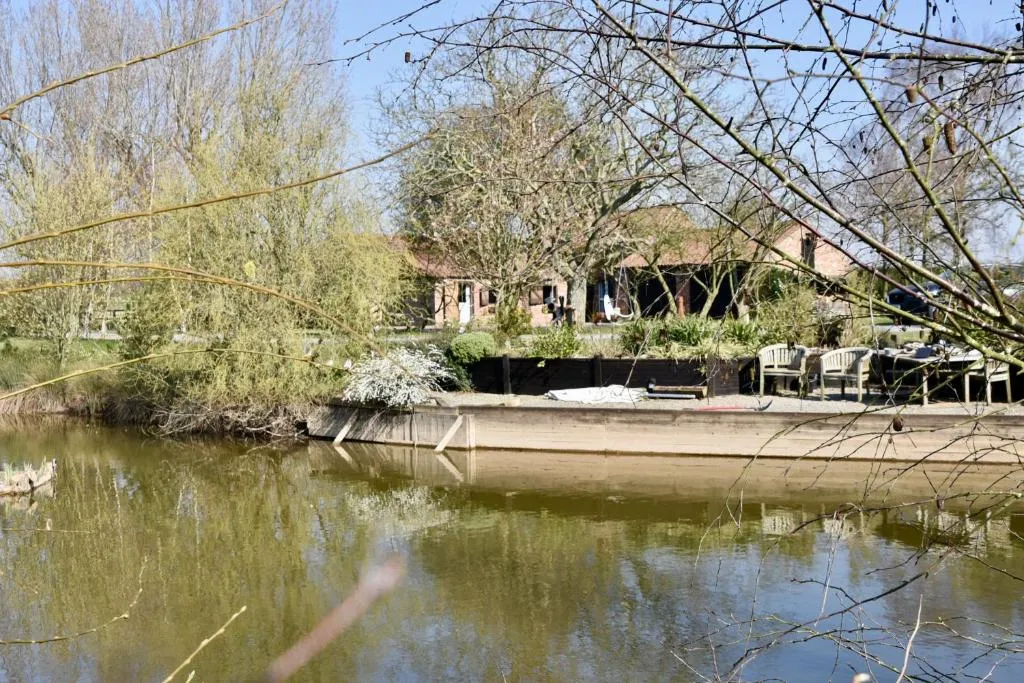 Stunning 2-Bed 18th century Barn Conversion, Boston, United Kingdom