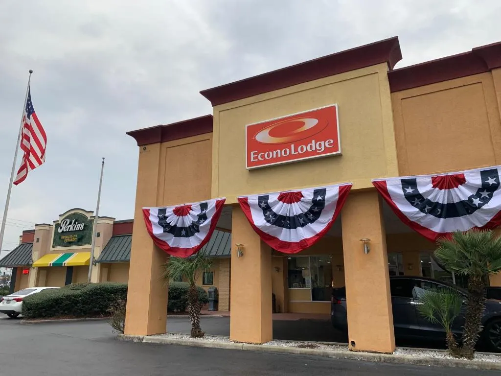 Econo Lodge Choice Hotels I 95 Savannah Gateway 24 Hour Fitness Center On Site Guest Laundry On Site Perkins Restaurant, Savannah (GA), United States