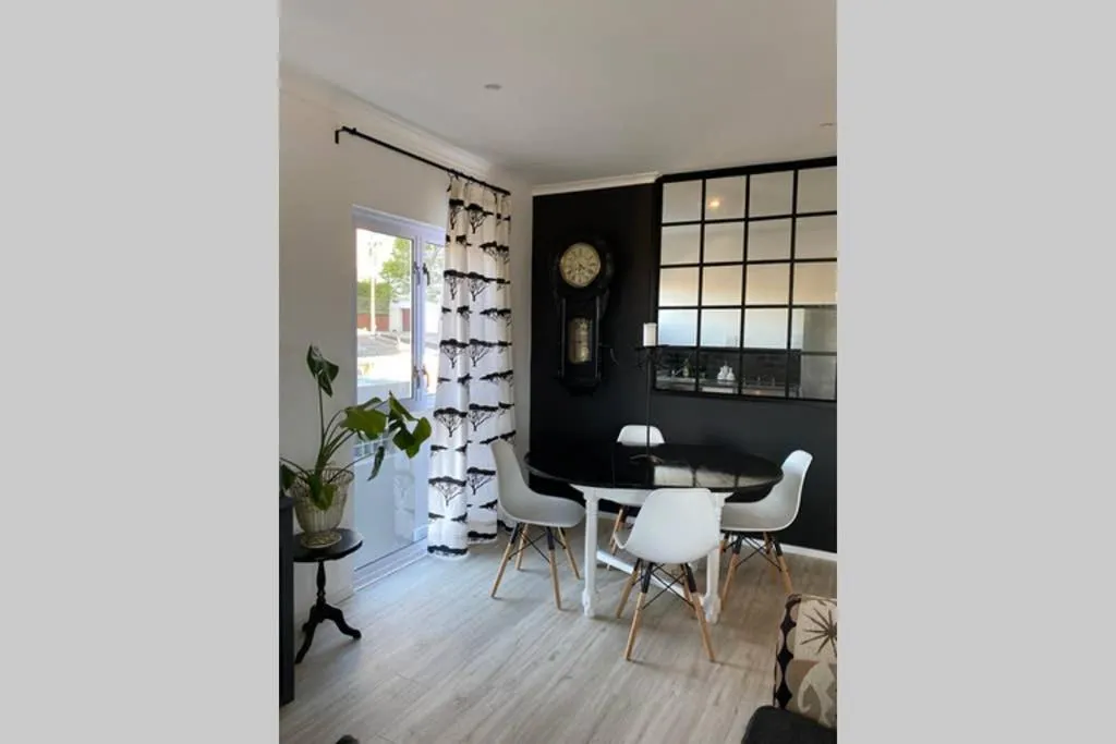 Trendy 1 bedroom apartment with view, Cape Town, South Africa