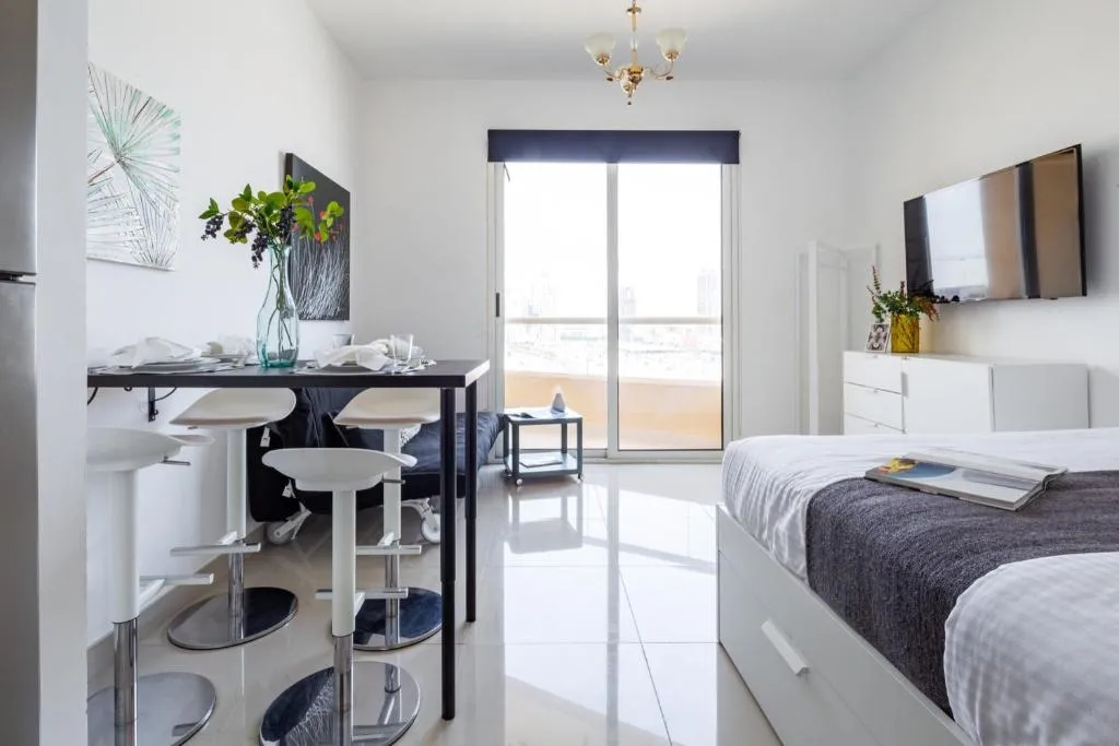 Frank Porter - Lakeside, Alantos, United Arab Emirates