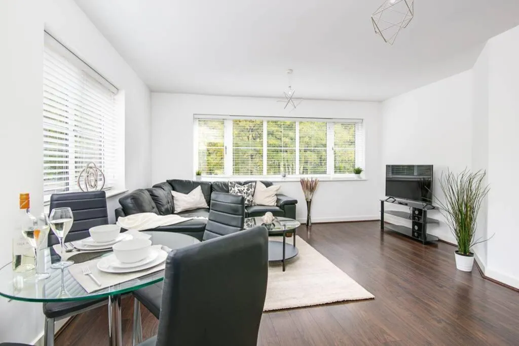 Neutral Sphere*****Spacious Home, Birmingham, United Kingdom