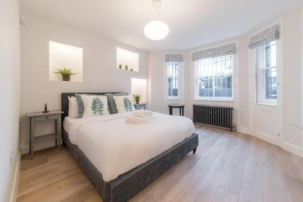 Architecturally designed Portobello Pad, Londra, Marea Britanie