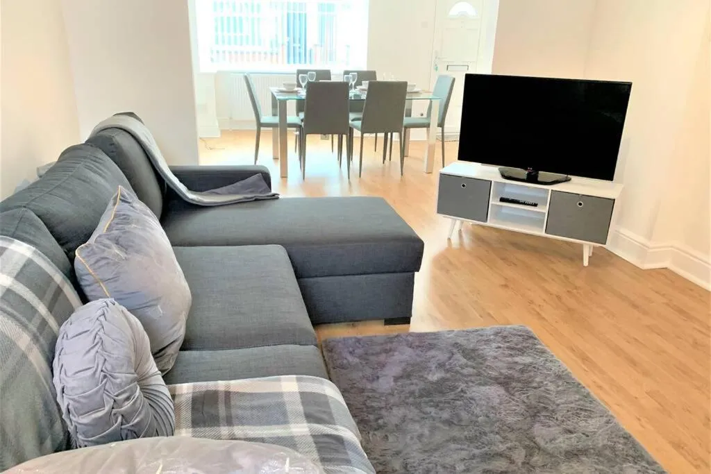 TRAFFORD/MANCHESTER MODERN 3 BEDROOM HOUSE SLPS 8, Manchester, Marea Britanie
