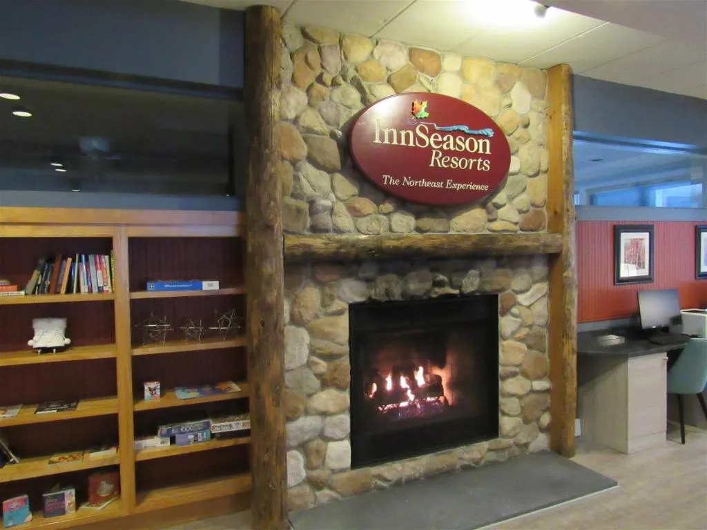 2 Bedroom Condo Winter Retreat at Pollard Brook Resort Near Loon Mountain - PB Feb 19th-26th, 2Lev, Lincoln, United States