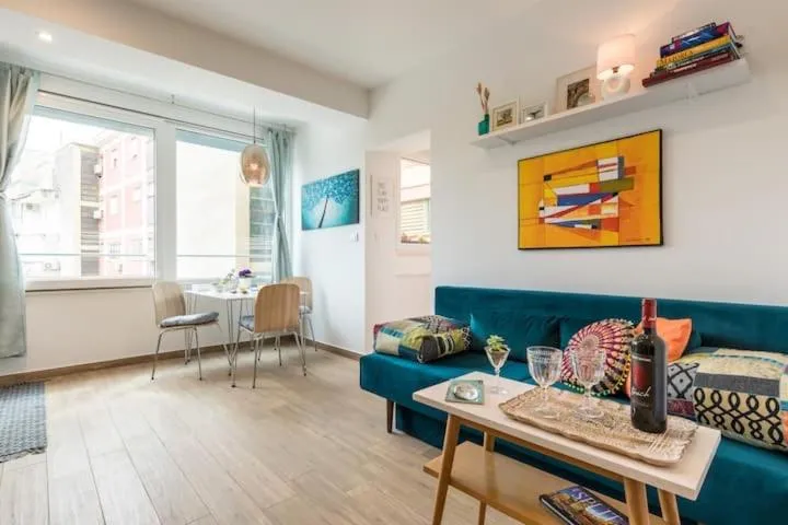 BRAND NEW 1BR near Central Station, Old Town, Beach - 3 minute Walking, Split, Croaţia