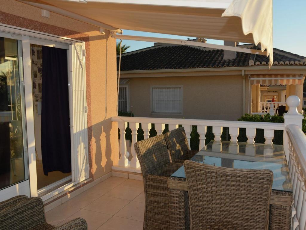 Large villa with private pool and five bedrooms in Benijofar 26