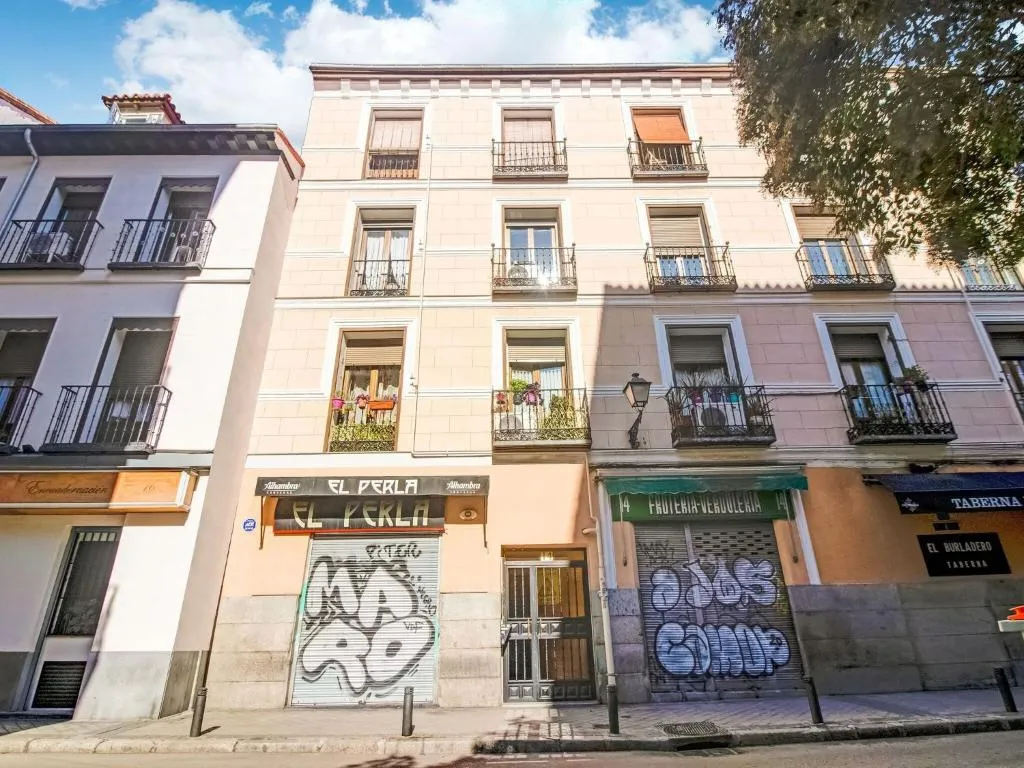 Homey Apartment in Madrid near Garden of the Vistillas, Madrid, Spania