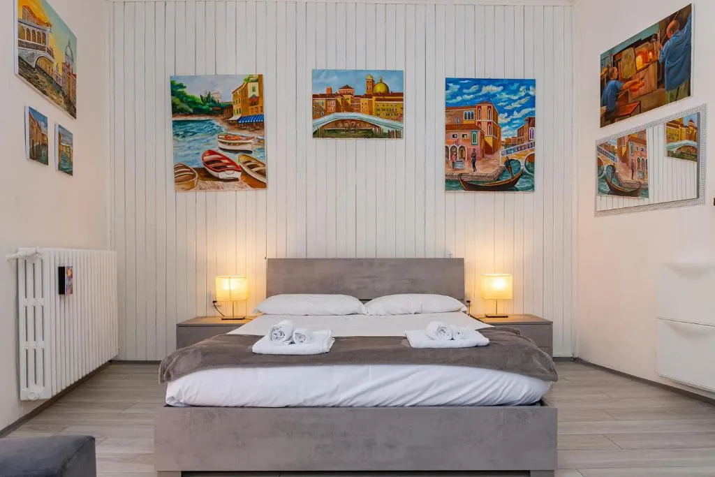 Art Design Apartment - City Center, Comasina, Italy