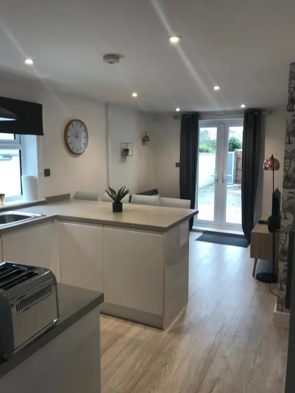 Karah Suites - Mill Road, Cambourne, United Kingdom