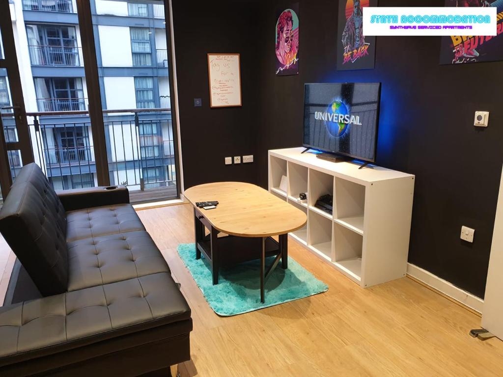 80s RETRO 1 Bedroom Serviced Apartment Canary Wharf Perfect for Corporate Business Families & Leisure Guests