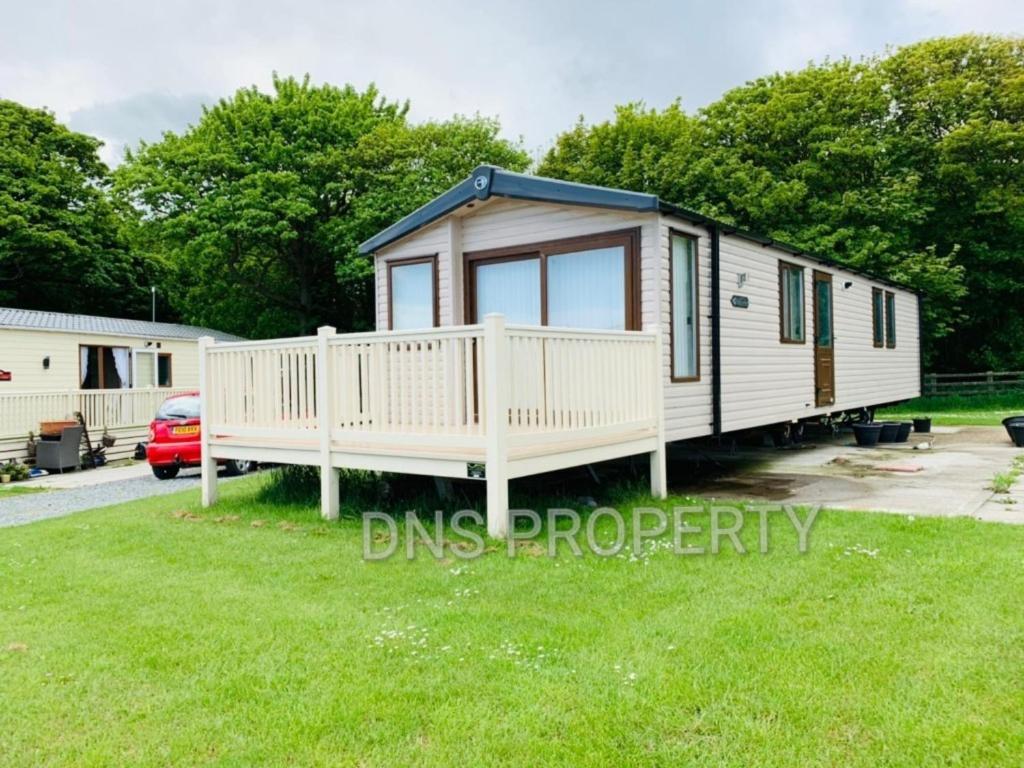 Luxury caravan only 10 mins from the beach