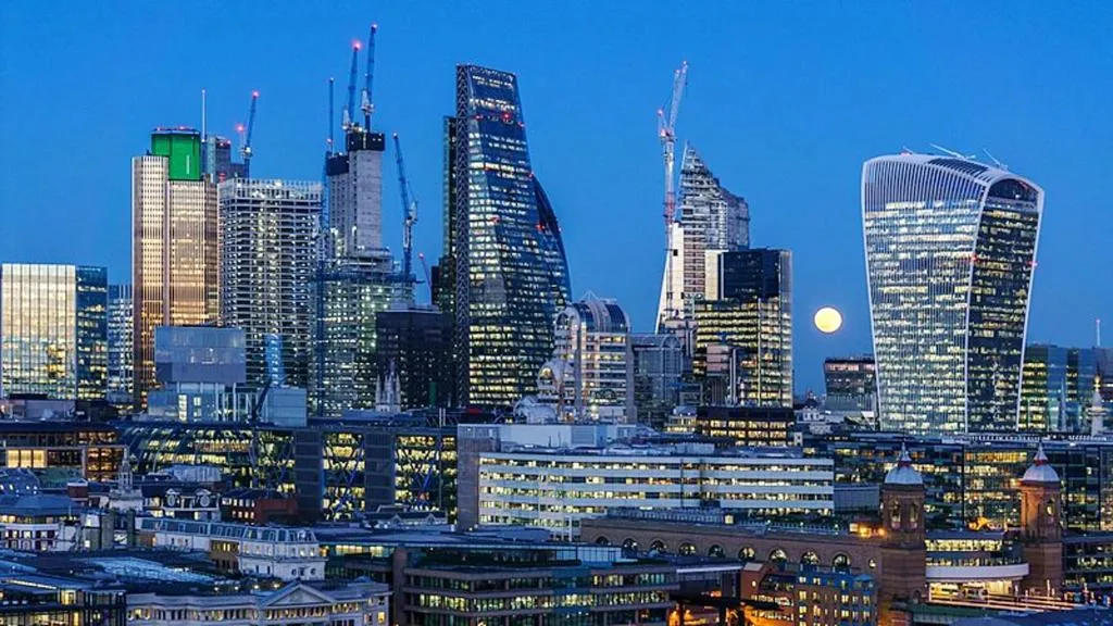 Apartment with 2 bedrooms in Greater London with wonderful city view terrace and WiFi, Londra, Marea Britanie