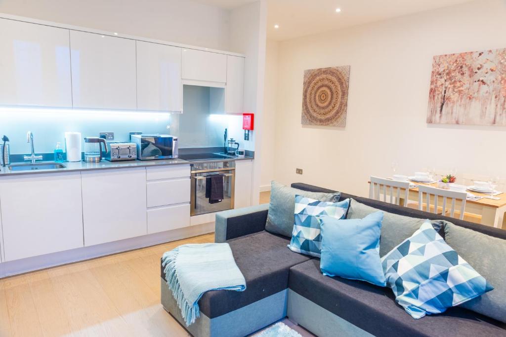 Absolute Stays on Grosvenor - Close to London - Near Luton Airport - St Albans Abbey Train Station - St Albans Cathedral - Harry Potter World - Free WiFi - Contractors - Corporate