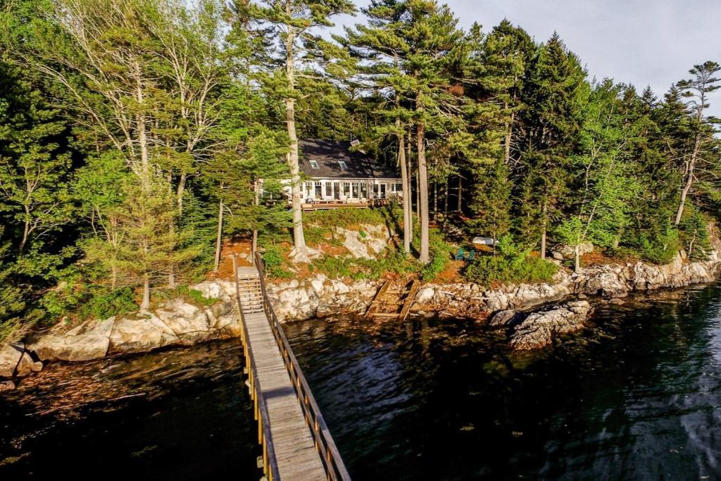 Maine Waterfront Luxury Retreat