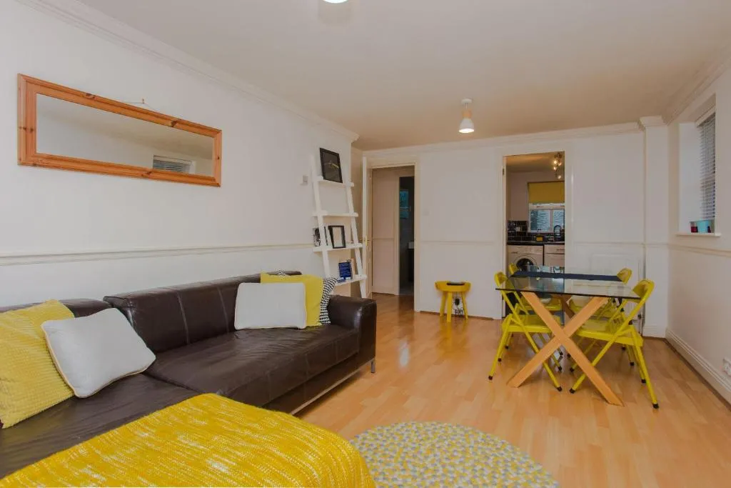 Contemporary 1 Bedroom Flat in Camberwell, Londra, Marea Britanie