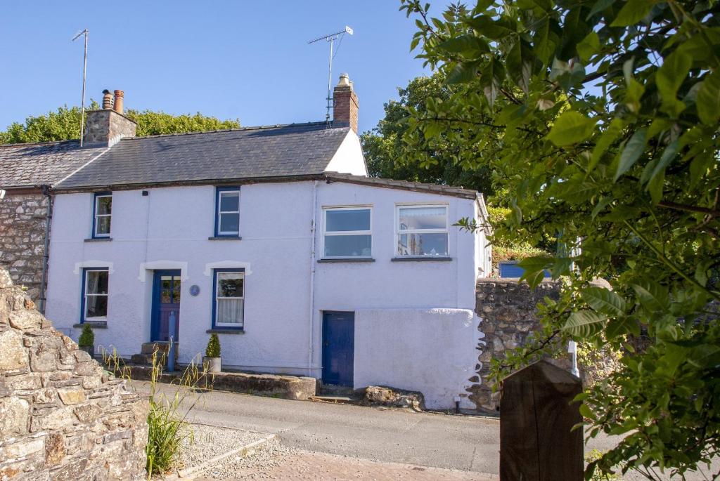 Llety Holiday Cottage in Newport