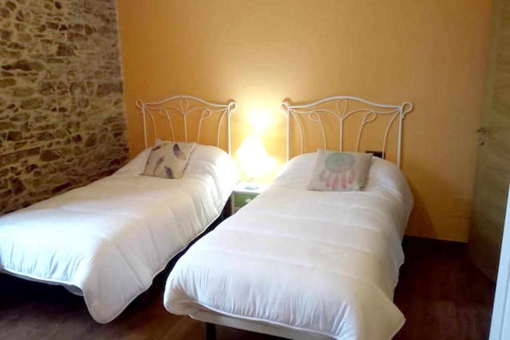 4 bedrooms villa with private pool enclosed garden and wifi at Empalme de Vilar 12