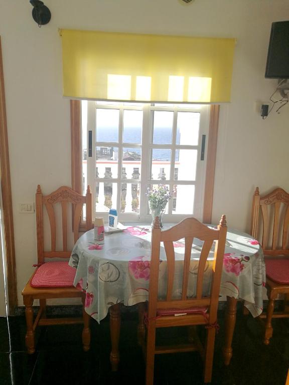 2 bedrooms appartement with sea view and furnished terrace at La Caleta 3