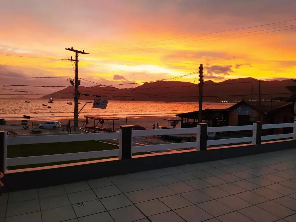 Casa de praia centenária, de frente para o mar, Florianópolis, Brazilia