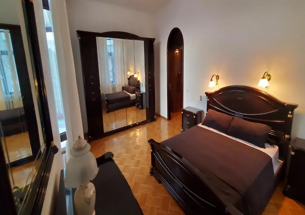 5 minutes from Khreschatyk. 2 rooms. Great views, Kiev, Ucraina