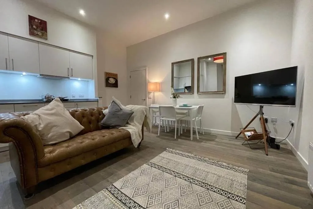 Stylish 2Bedroom, Usher Hall less than1 min; Castle 10mins, Edinburgh, United Kingdom
