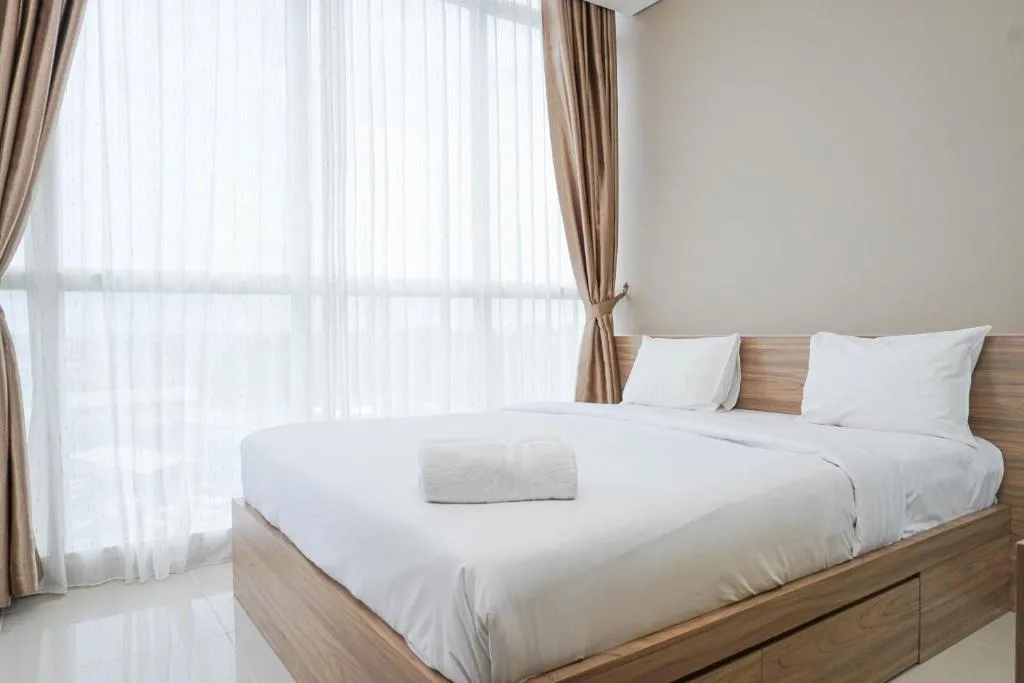 Cozy and Wonderful 1BR Ciputra International Apartment By Travelio, Jakarta, Indonezia